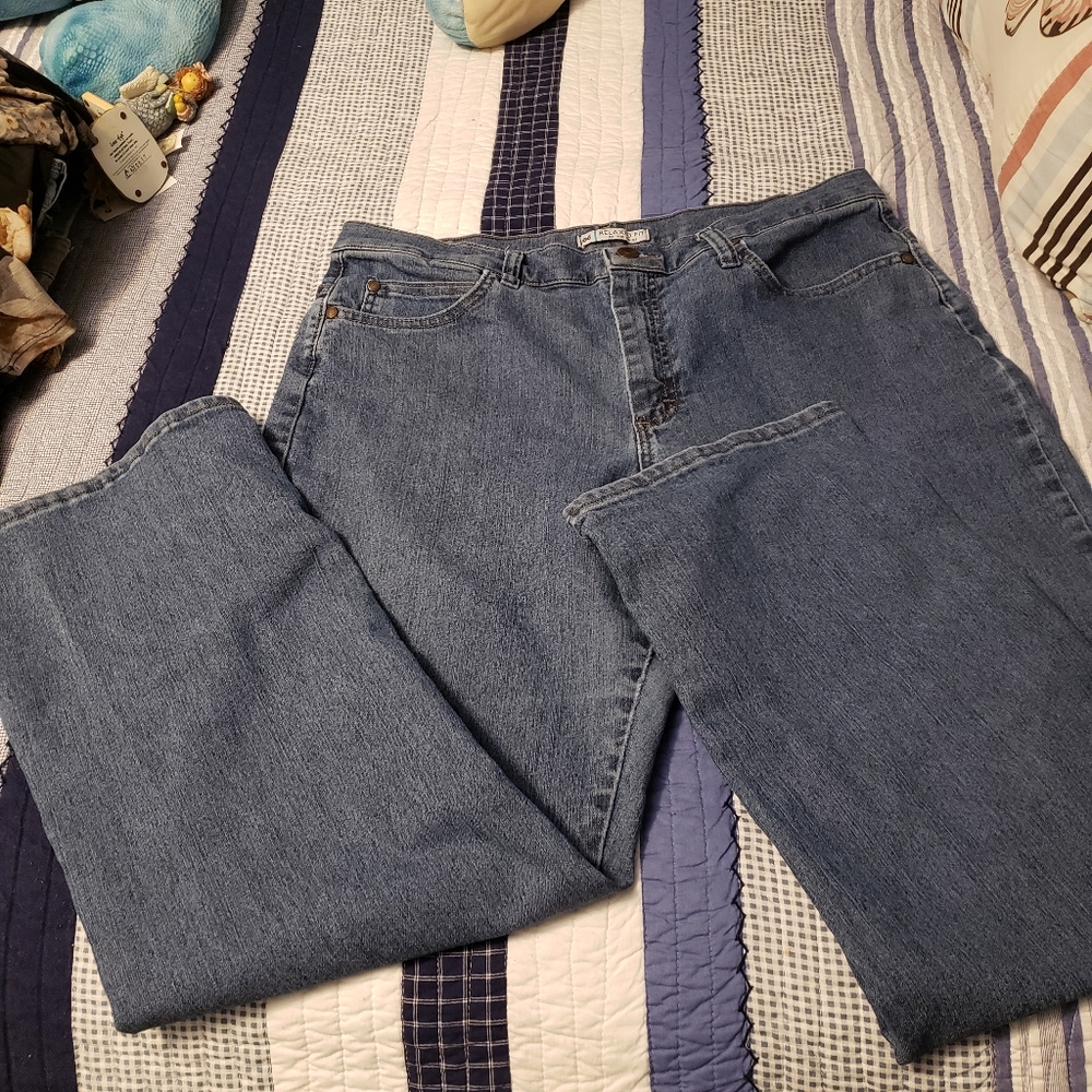 JUST REDUCED Lee jeans size 14 SHORT